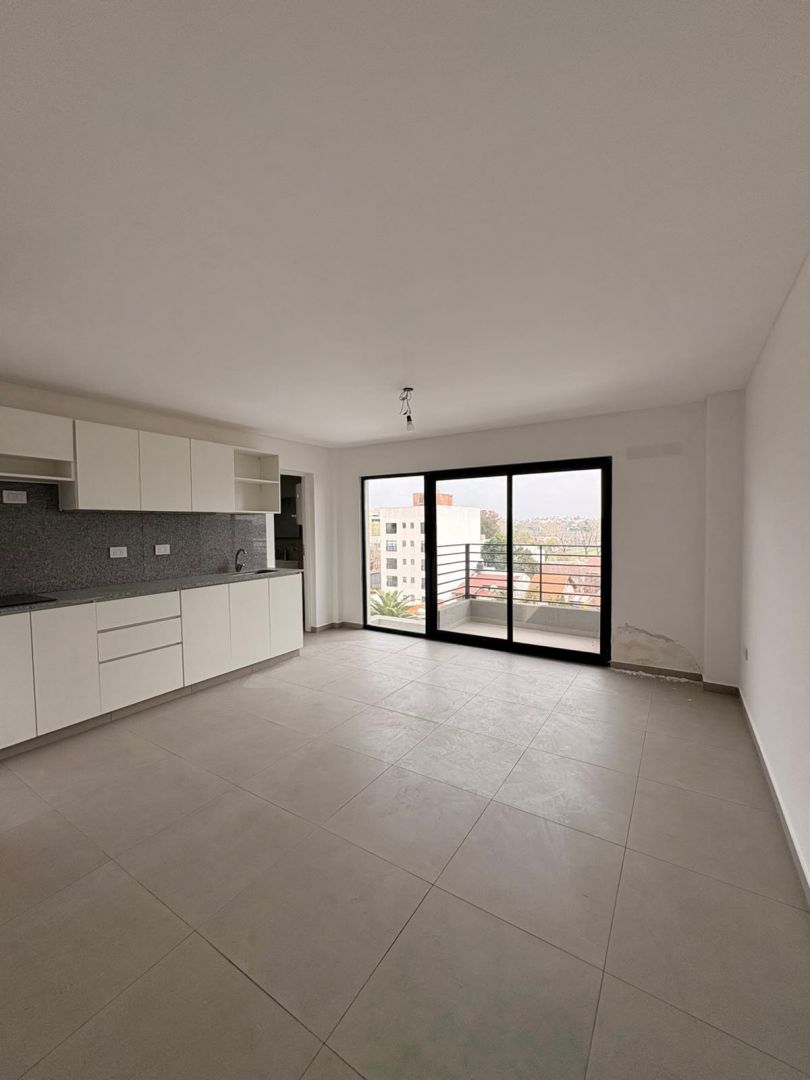 Departamento en Intendente Grant 100