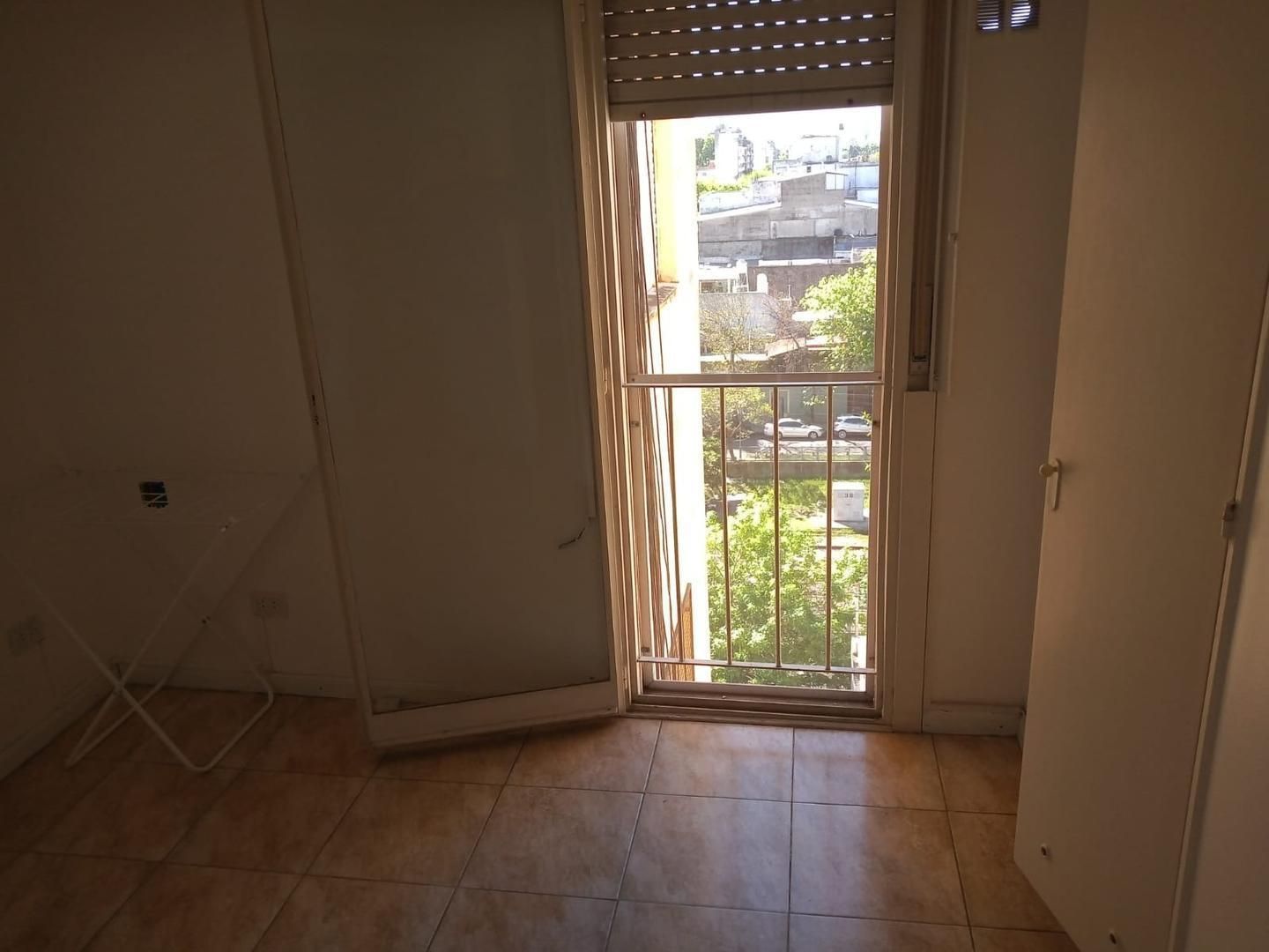 2 AMBIENTES AL CONTRAFRENTE LUMINOSO EN FLORESTA