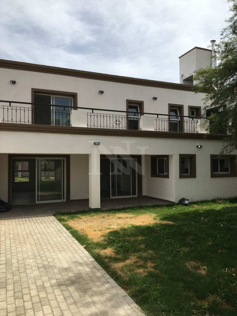 Casa en alquiler La Reserva 4 ambientes