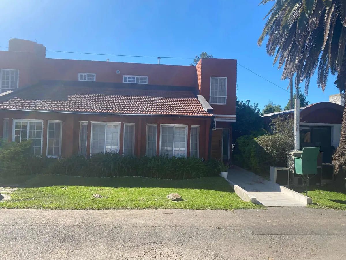 VENTA DE CASA EN Esteban Echeverría - Canning - 1