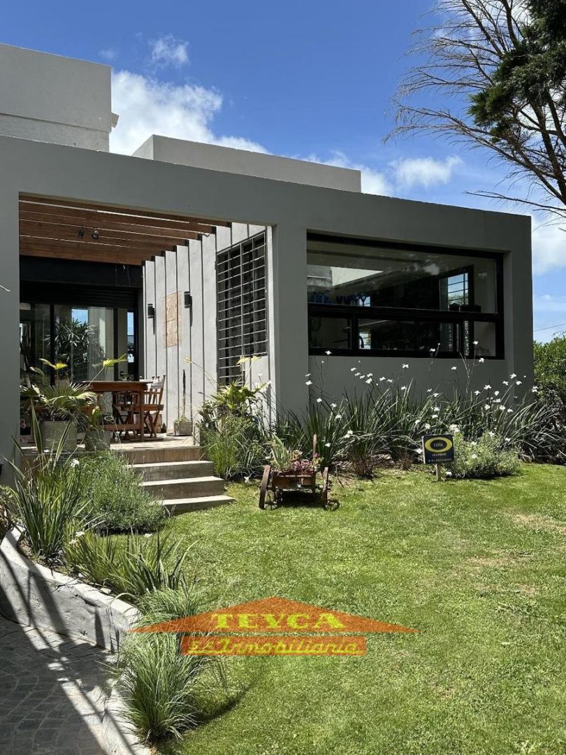 Casa en venta Lasalle 10 ambientes