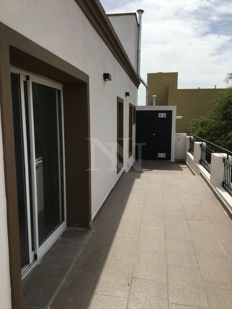 Casa en alquiler La Reserva 4 ambientes