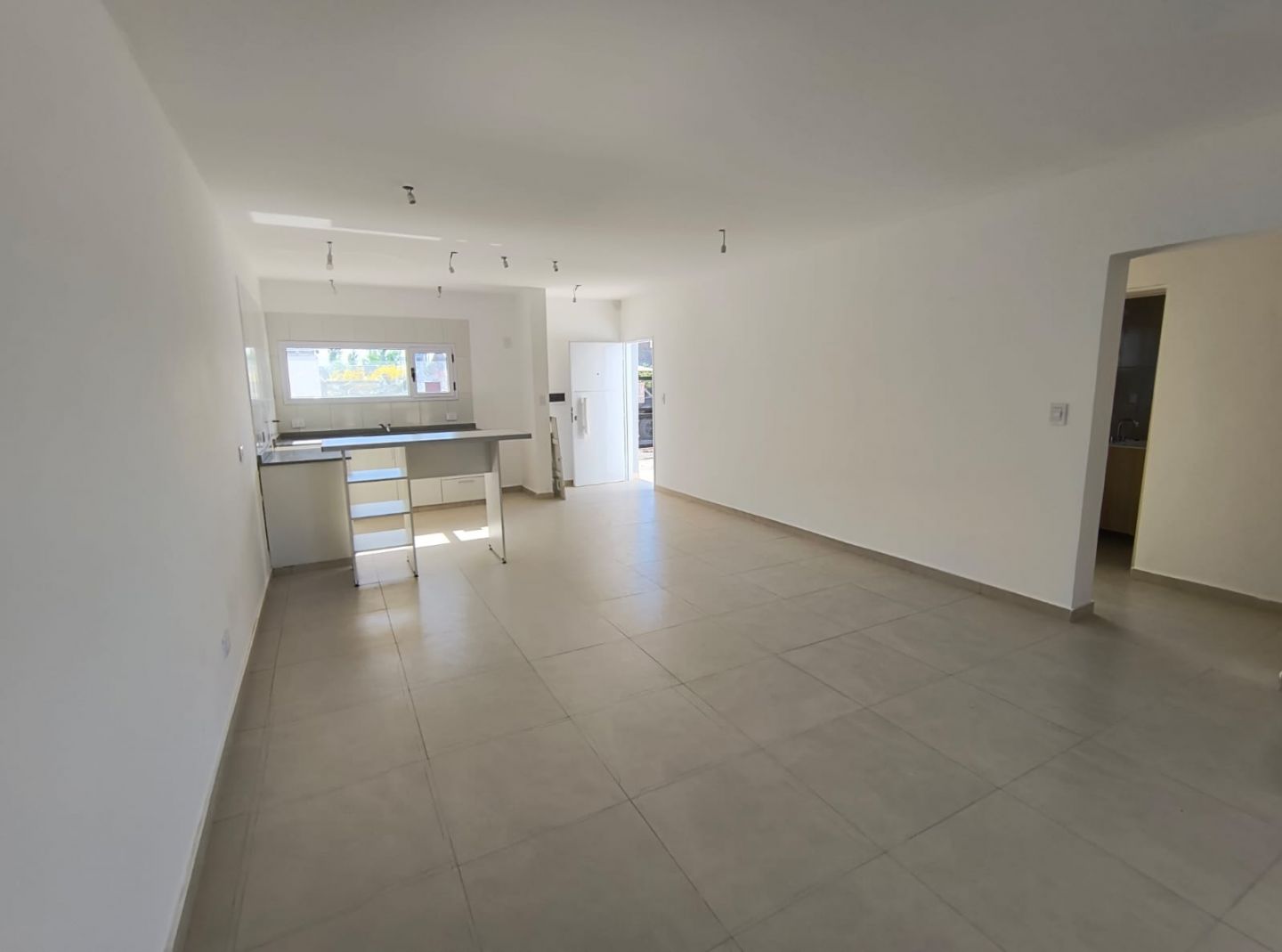 VENTA DE CASA EN General Fernández Oro - Las Viñas - 25