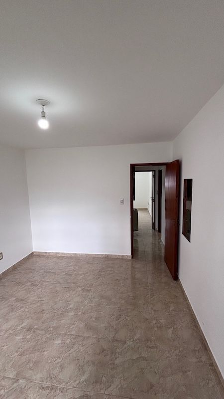 Casa en alquiler Mariano Moreno 3 ambientes