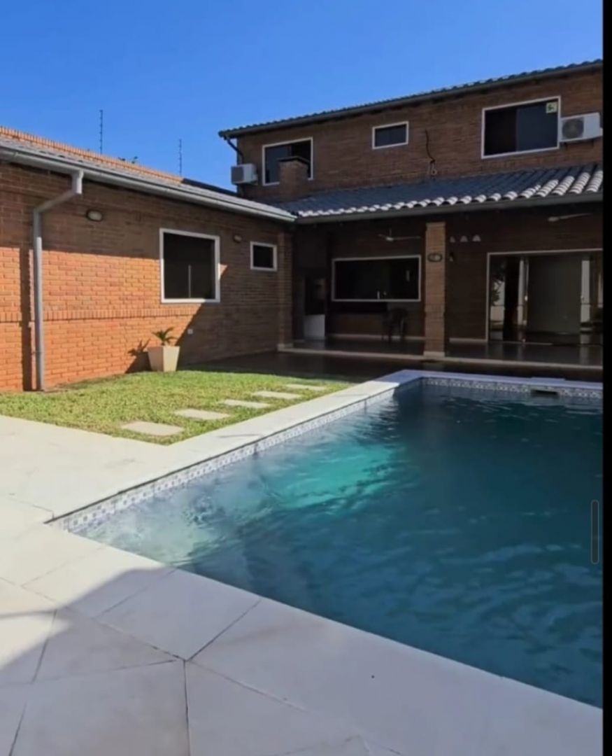 Casa en venta y alquiler Lambaré 4 dormitorios