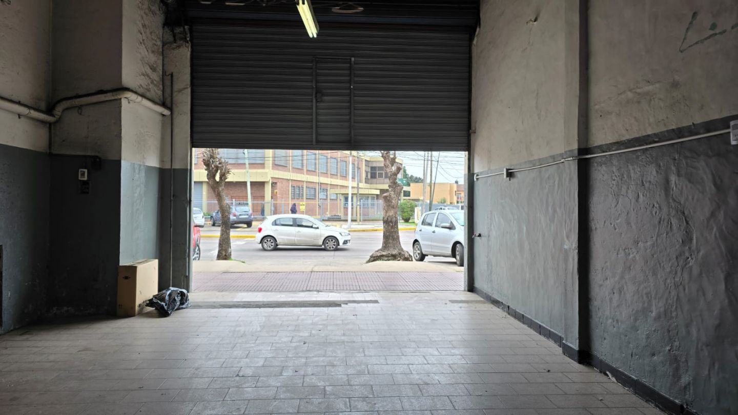 Local Comercial en CONSTITUYENTES 1500