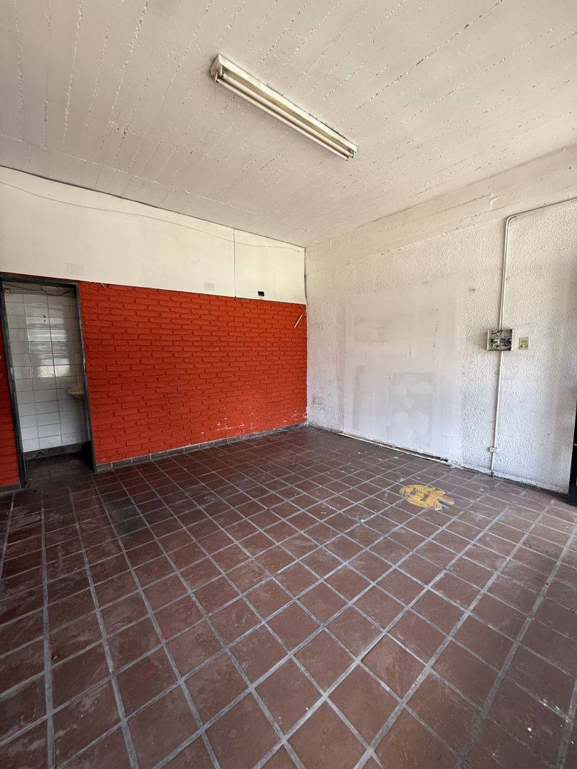 Local Comercial en Alquiler en Ituzaingo, G.B.A. Zona Oeste