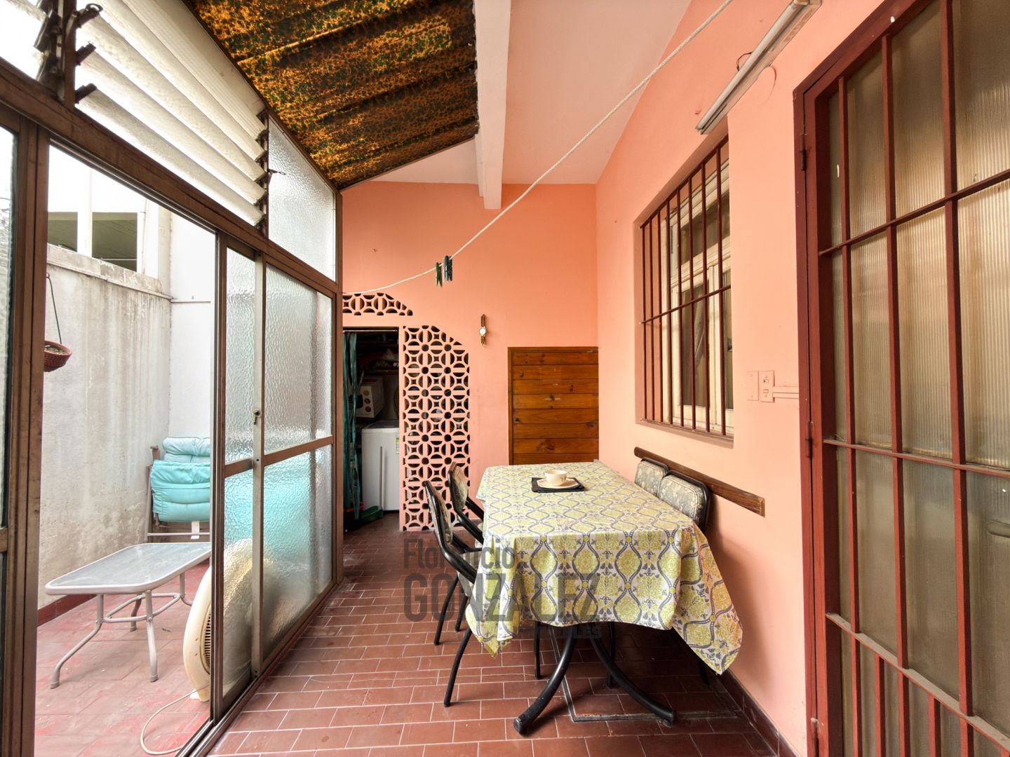 Venta de PH 3 ambientes en Planta Baja, al frente, con cochera