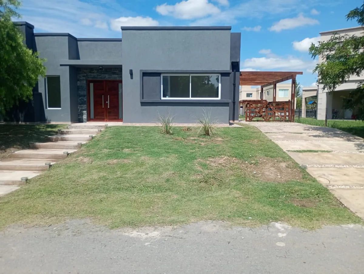 VENTA DE CASA EN Presidente Perón - Santo Domingo - 1
