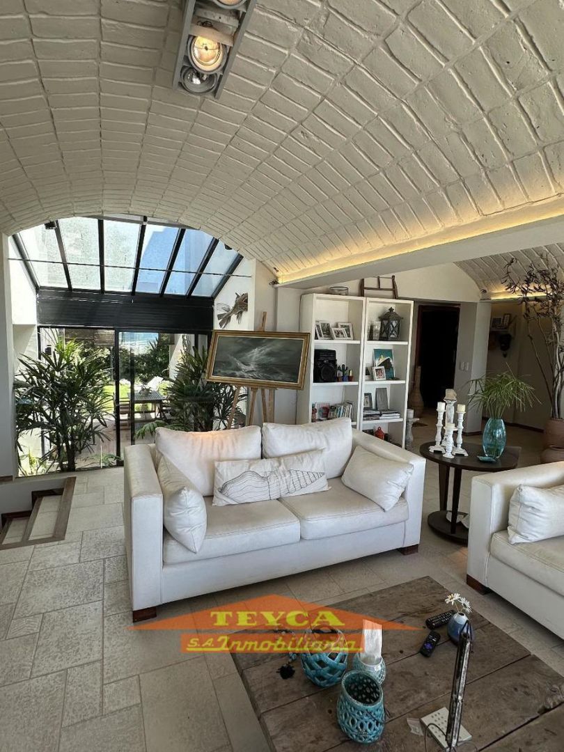 Casa en venta Lasalle 10 ambientes