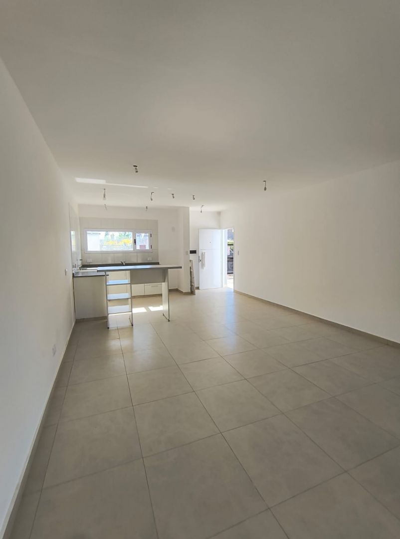 VENTA DE CASA EN General Fernández Oro - Las Viñas - 24