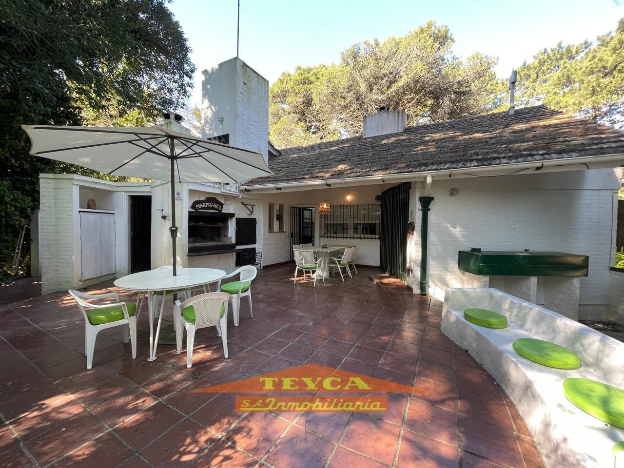 Casa en venta Lasalle 5 ambientes