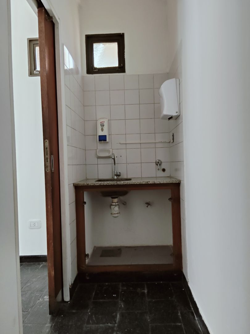 En alquiler céntrico local apto para oficinas o comercio — foto 8