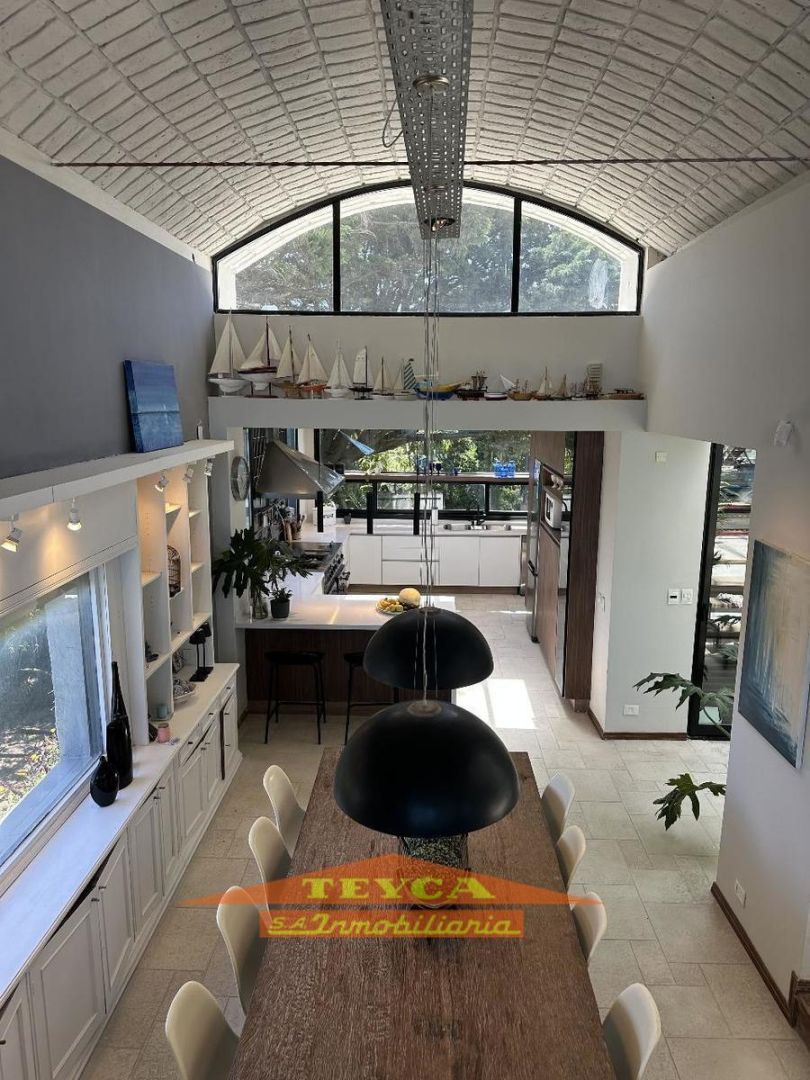 Casa en venta Lasalle 10 ambientes