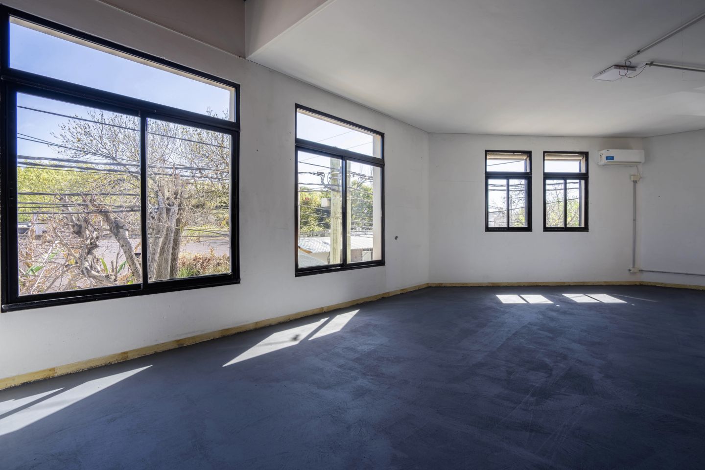 ALQUILER DE EDIFICIO EN San Isidro - Martínez - 32