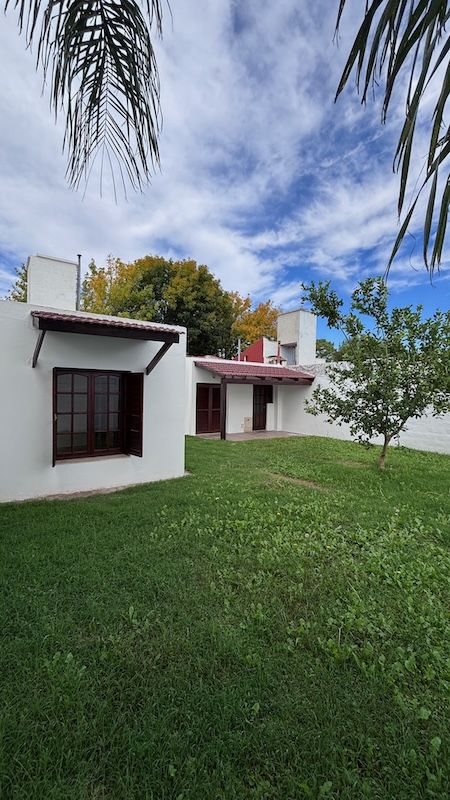 Casa en alquiler Mariano Moreno 3 ambientes