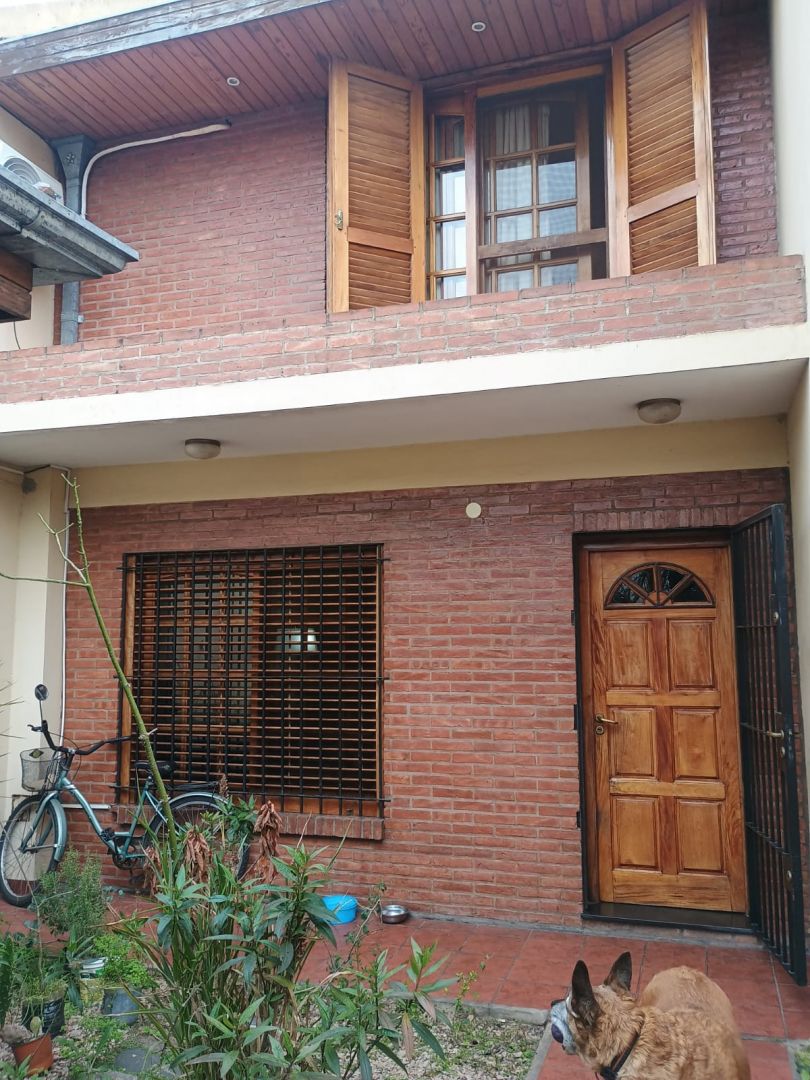 Casa en HIPOLITO YRIGOYE 1900