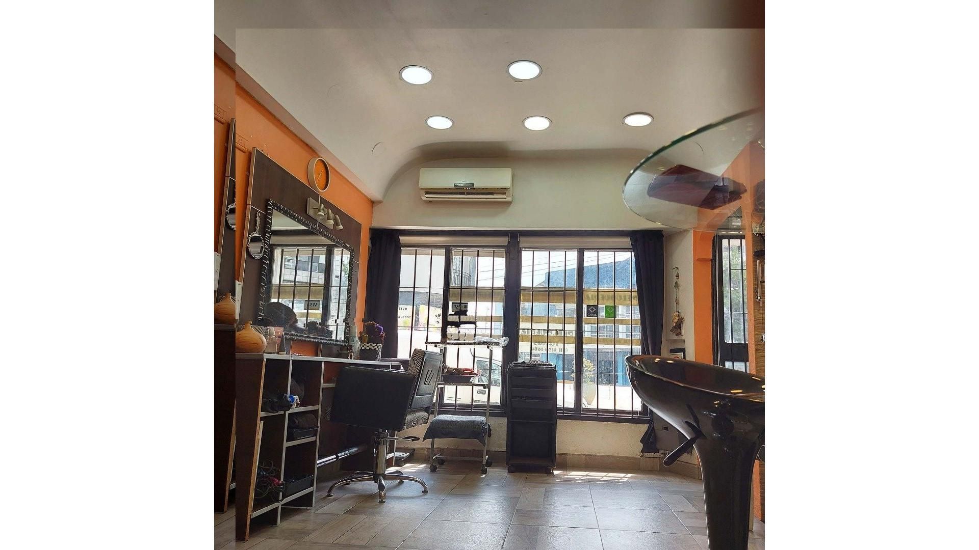 Venta local excelente ubicacion a metros de AV. San Martin e