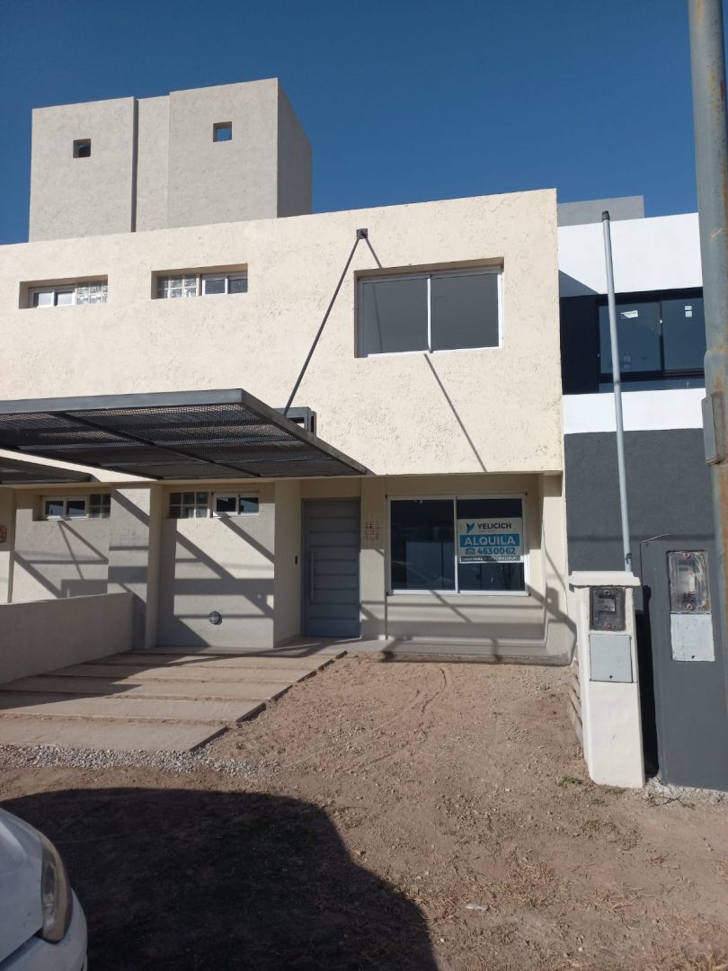 Casa en alquiler Colinas De Manantiales 4 ambientes
