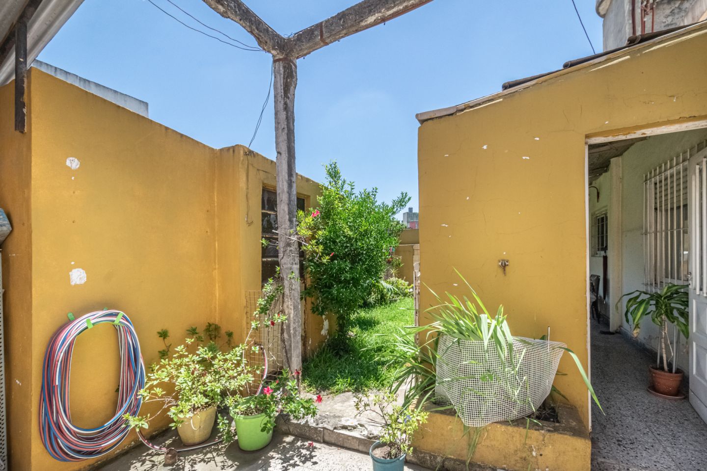 VENTA DE CASA EN Tres de Febrero - Loma Hermosa - 35