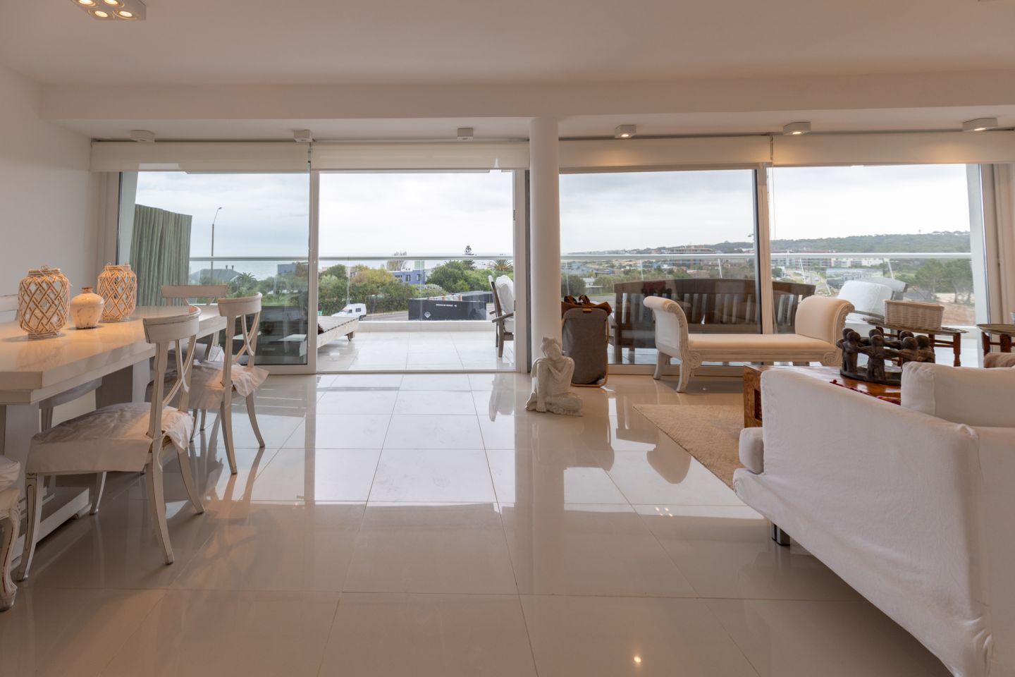 Apartamento en venta Manantiales 3 ambientes