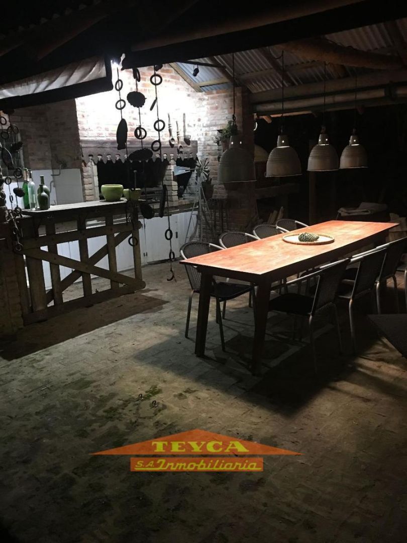 Casa en venta Lasalle 10 ambientes