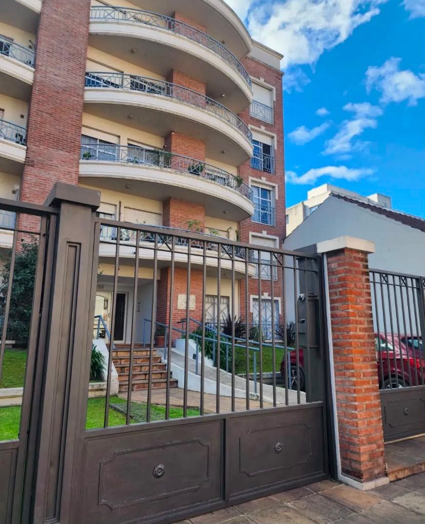Departamento en Monte de Oca 2300