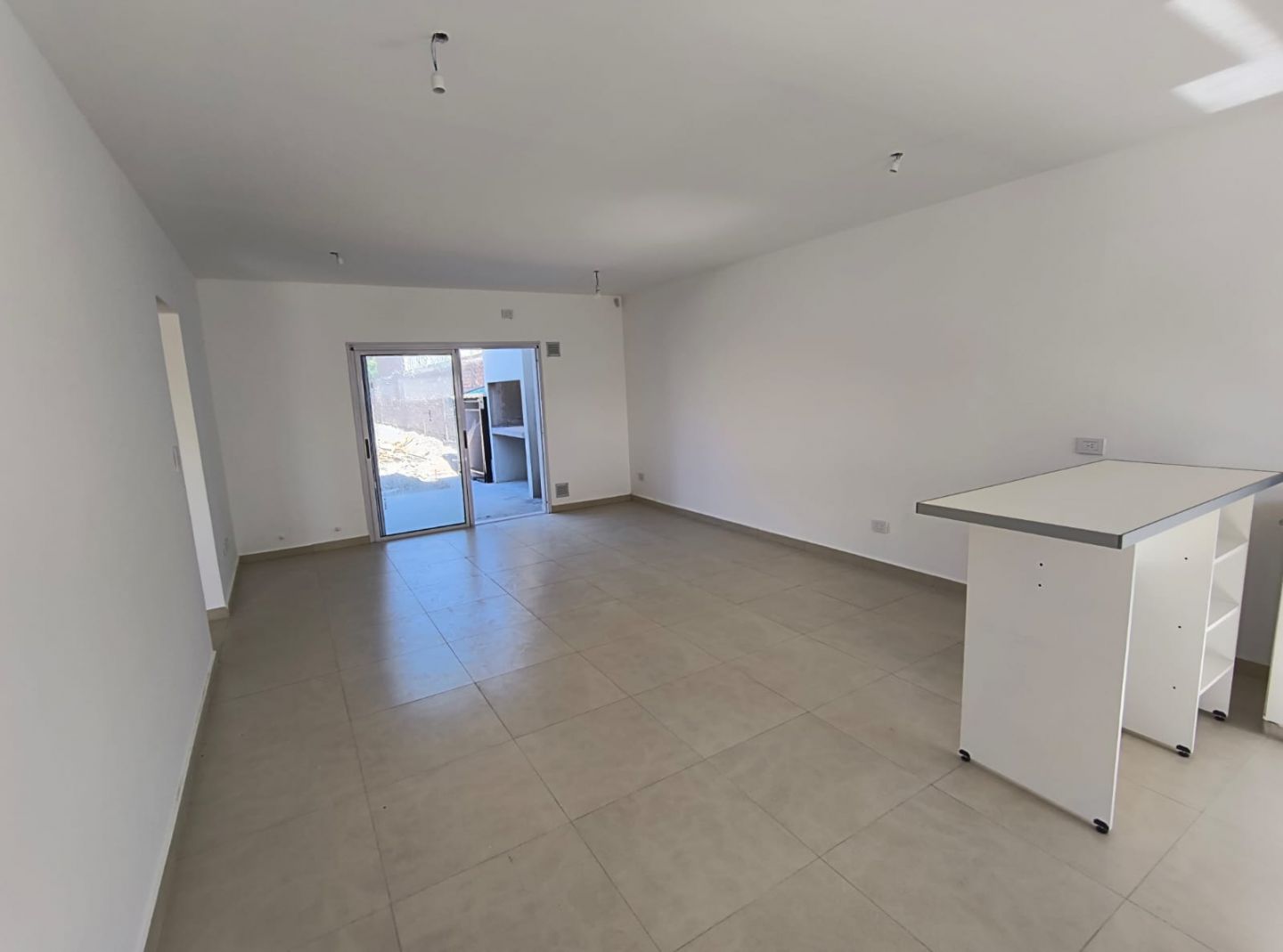 VENTA DE CASA EN General Fernández Oro - Las Viñas - 15