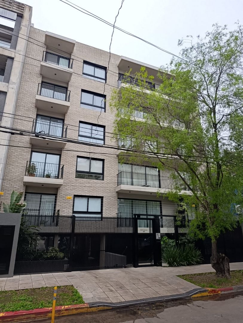 Departamento en MONTES DE OCA 2200