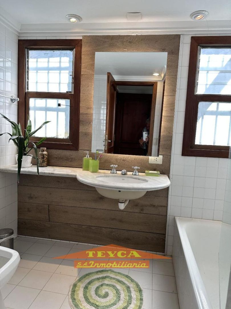 Casa en venta Lasalle 10 ambientes