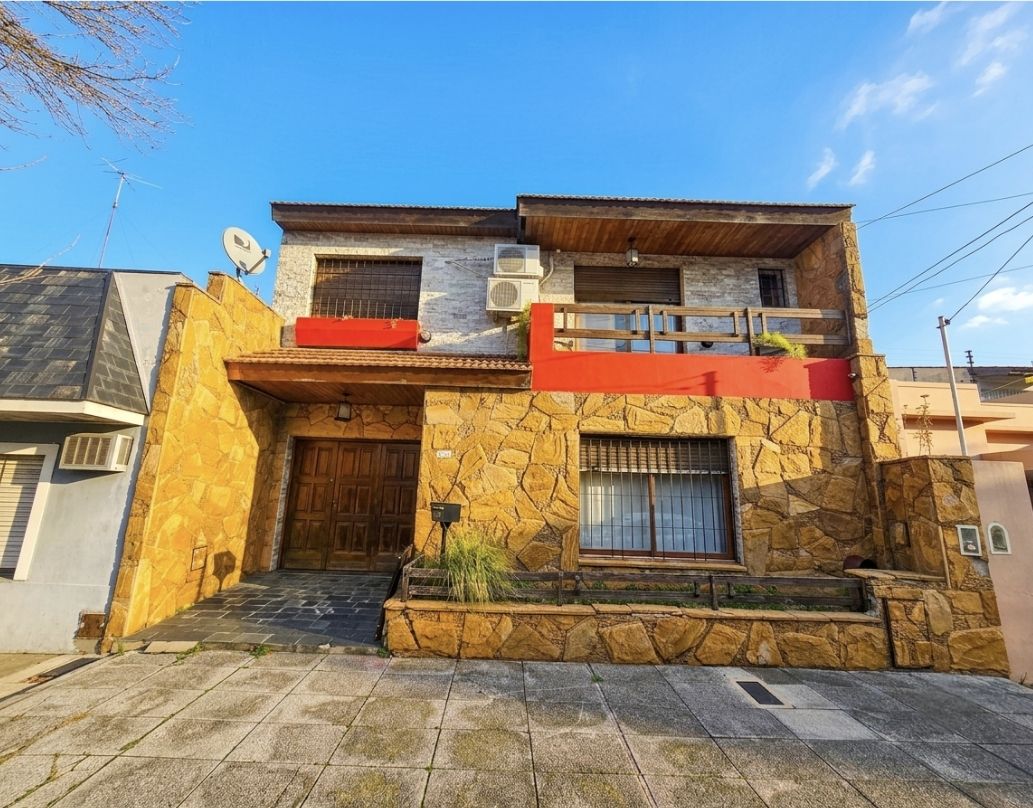 Casa en PASAJE AYOLAS 200