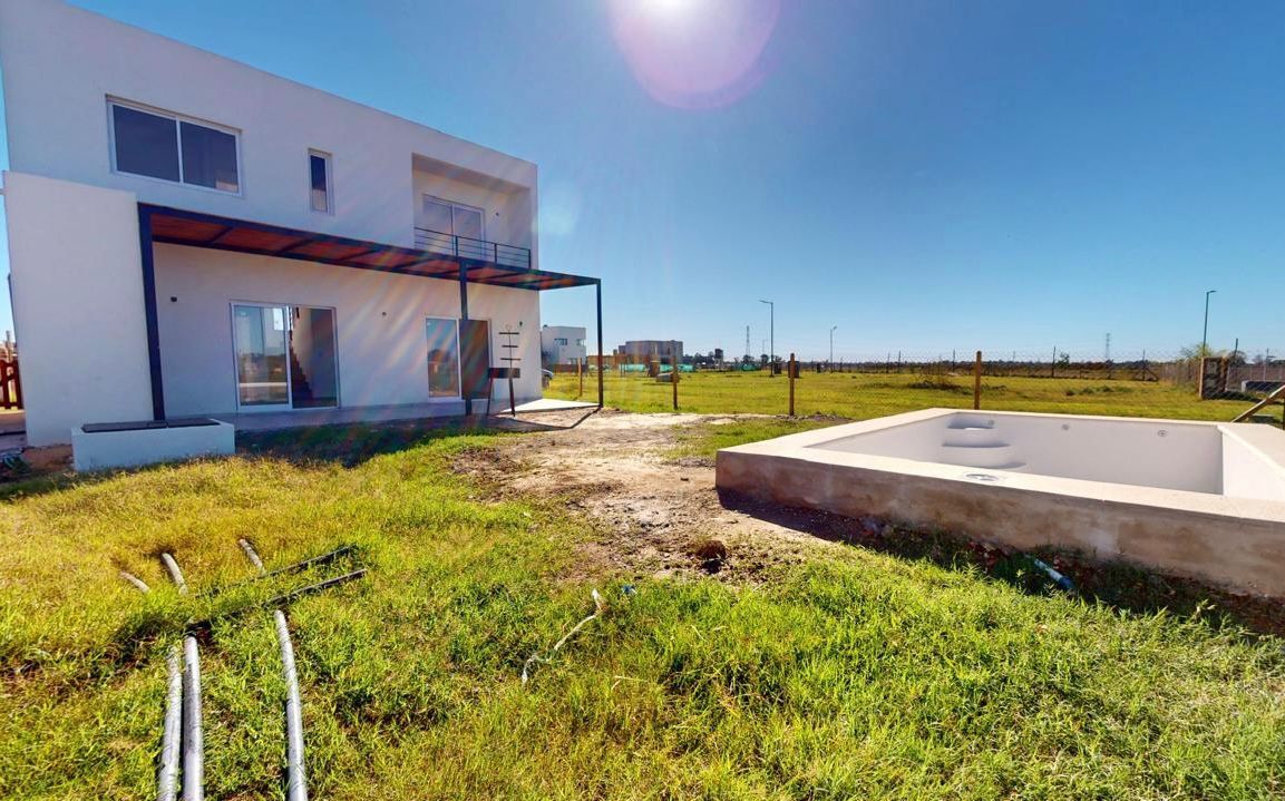 VENTA DE CASA EN Ezeiza - Laguna Azul - 3