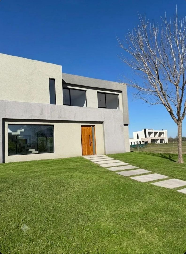 Casa en limonero 100