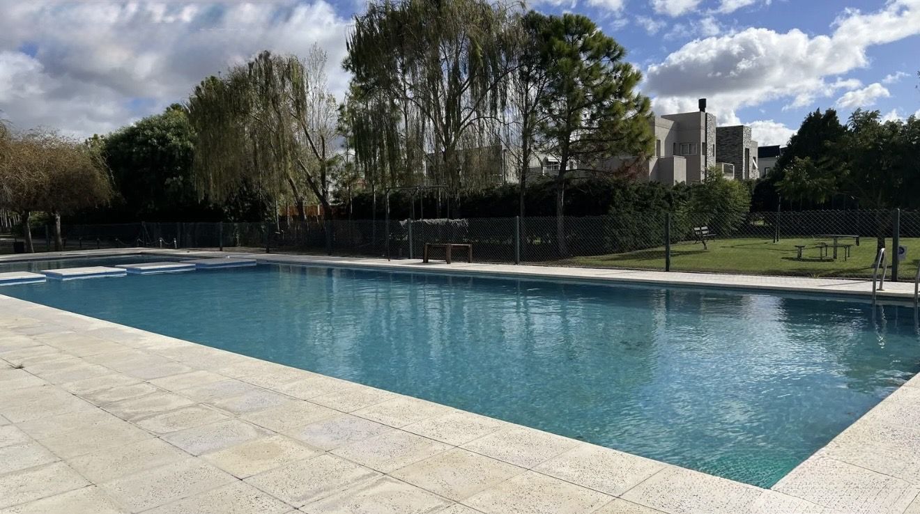 VENTA DE CASA EN Berazategui - Los Troncos - 31