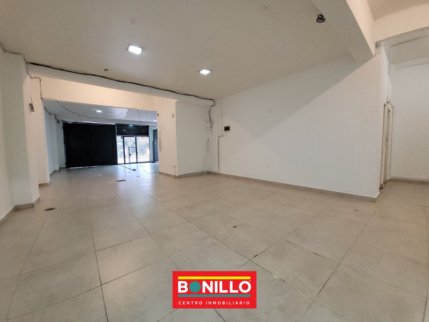 Local Comercial en AV. CONSTITUYENT 4100