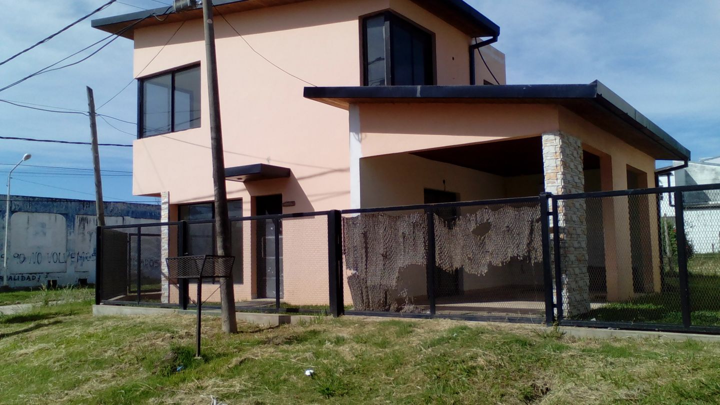 Casa en venta 4 ambientes