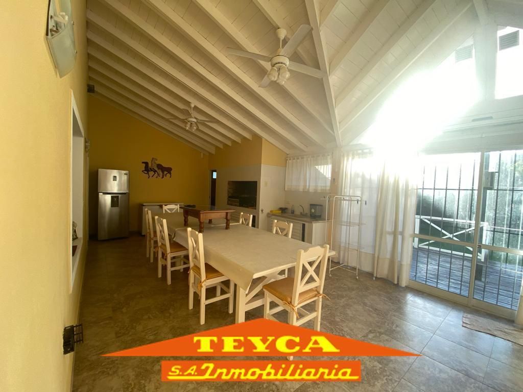 Casa en venta Lasalle 4 ambientes