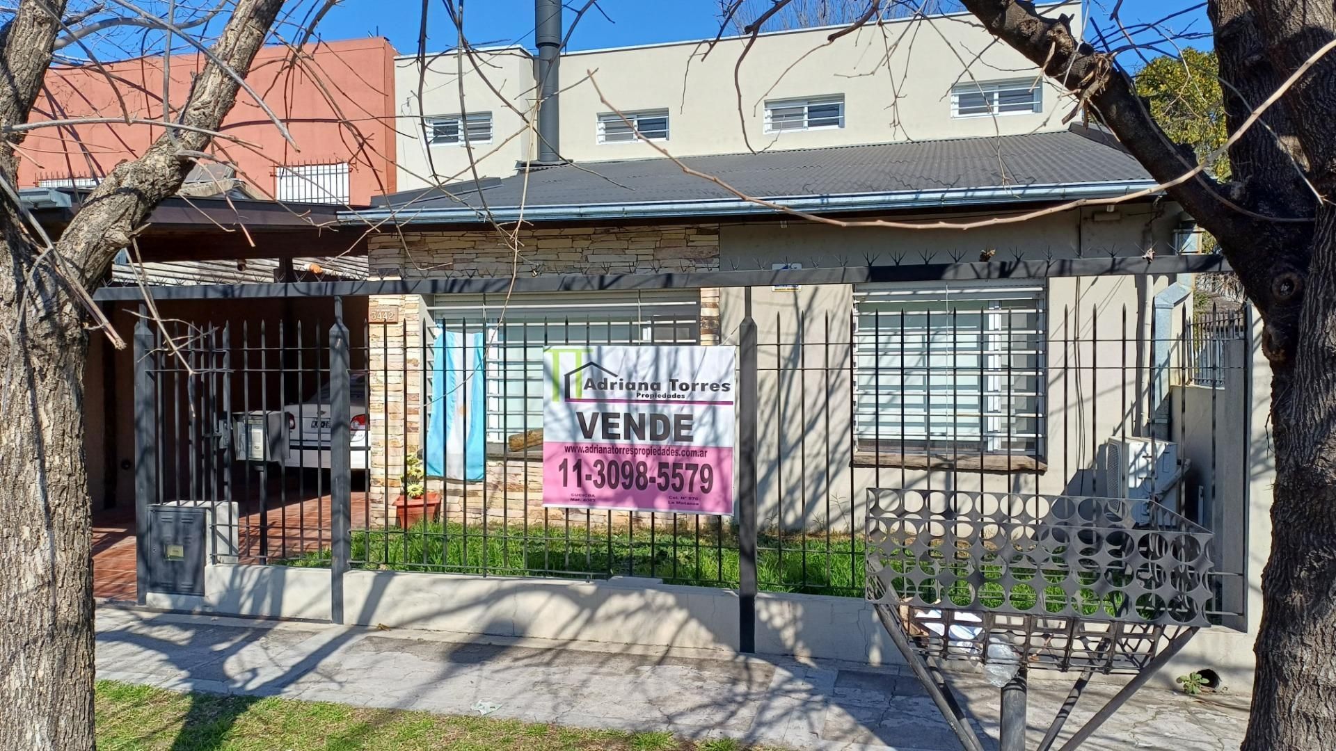 Excelente Casa, 5 Amb.,Castelar, Garaje,Fondo y Parrilla