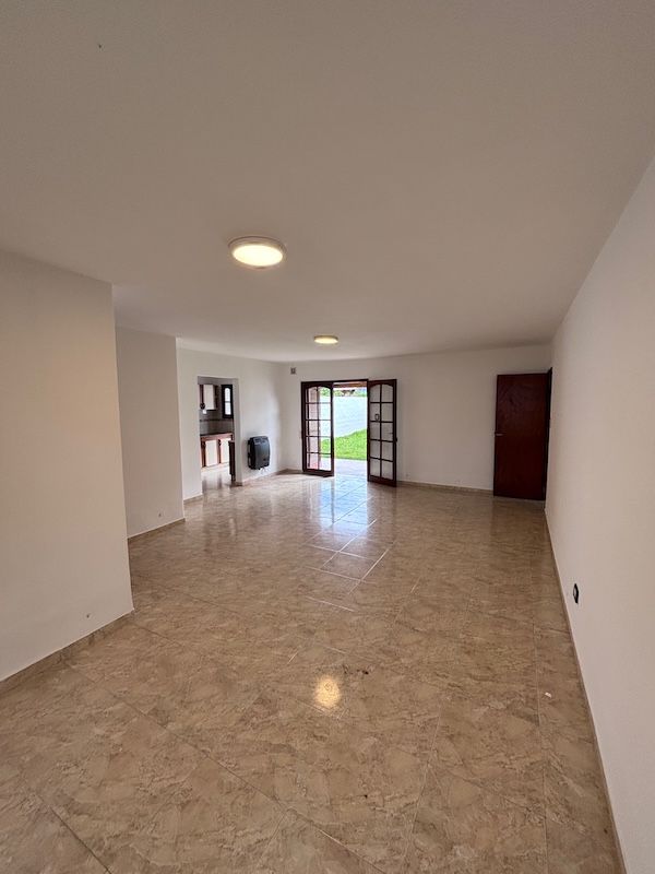 Casa en alquiler Mariano Moreno 3 ambientes