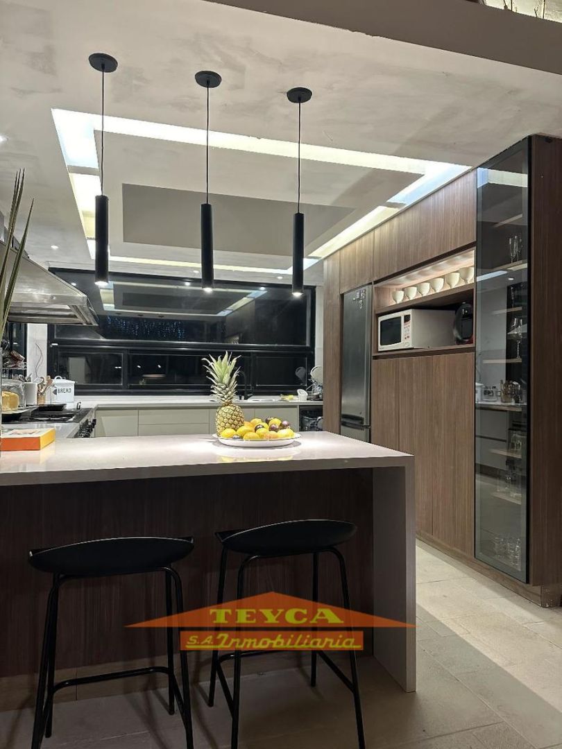 Casa en venta Lasalle 10 ambientes