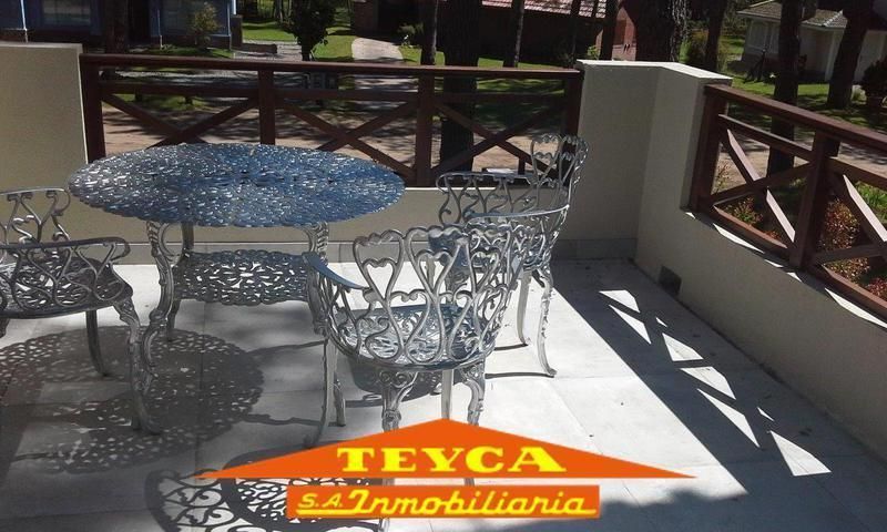 Casa en venta Caril&oacute; 8 ambientes