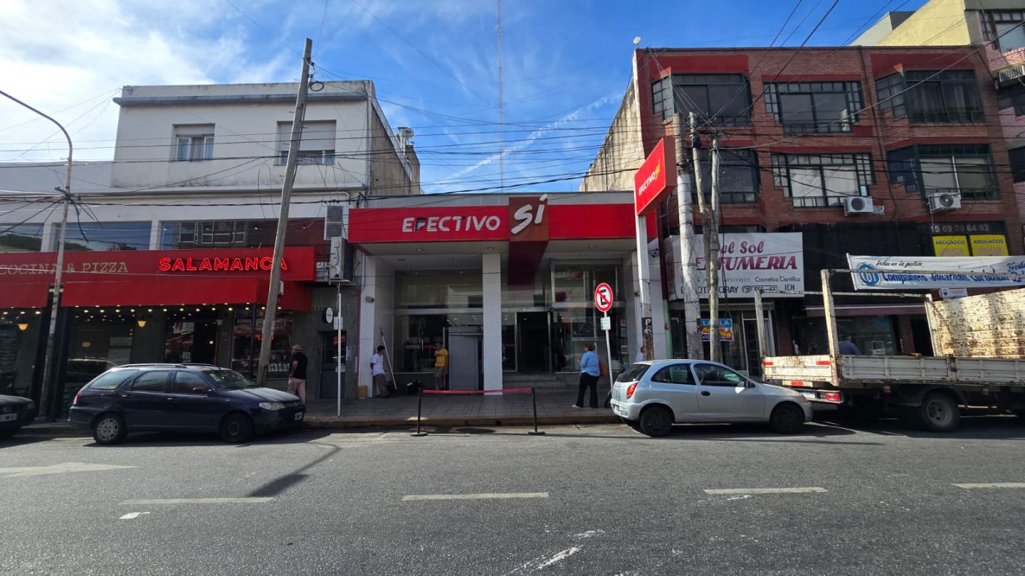 Local Comercial en Hipolito yrigoye 2500