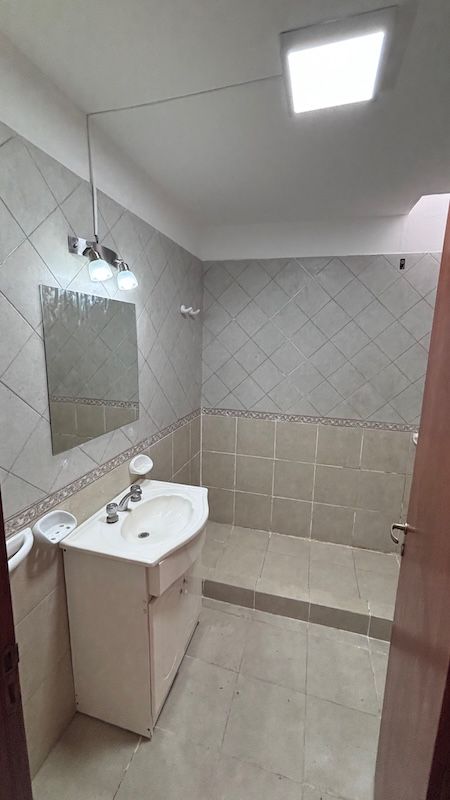 Casa en alquiler Mariano Moreno 3 ambientes