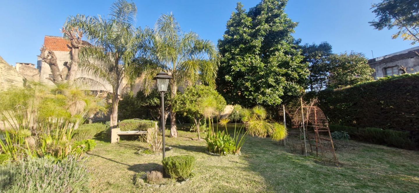 Casa en Esteban Merlo 5800