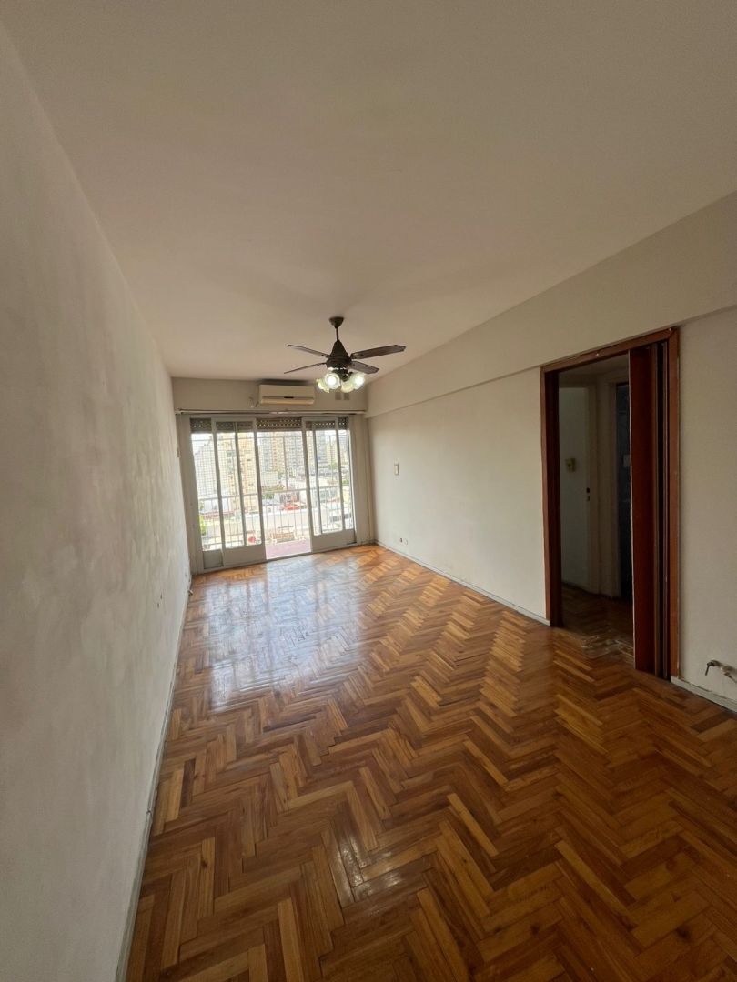 Venta Departamento con Balcón en Balvanera