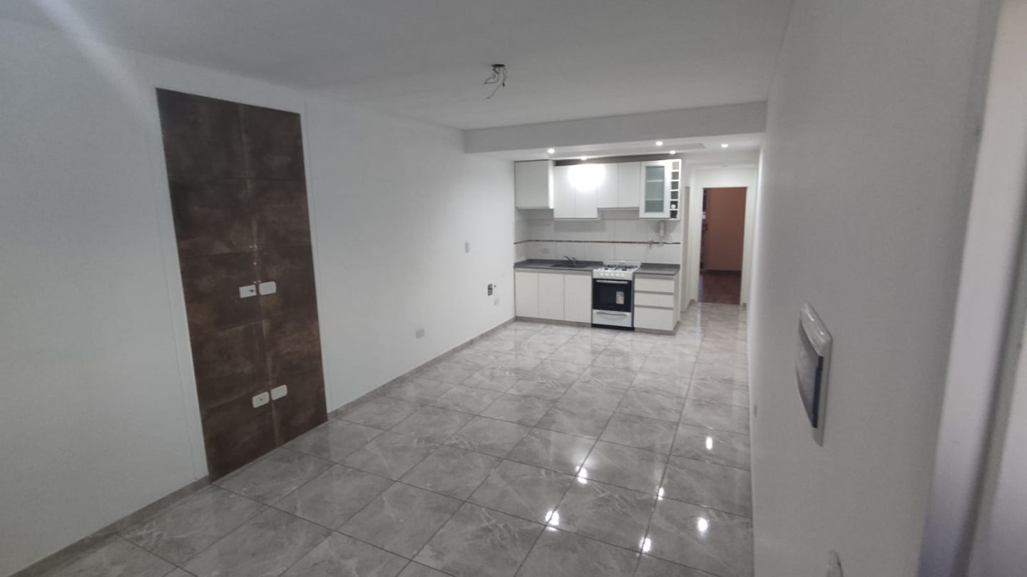 Departamento en De Elia 400