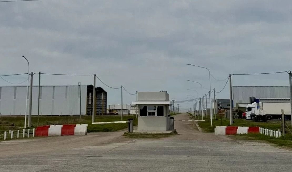 Terreno de 800 m² en parque industrial