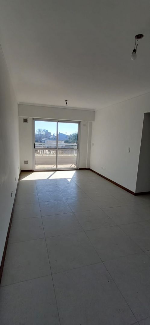 VENTA DE DEPARTAMENTO EN Tres de Febrero - Caseros - 2