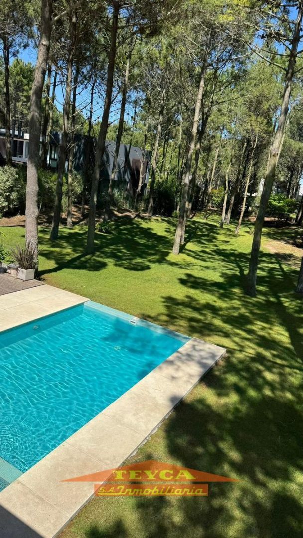 Casa en venta La Herradura 5 ambientes
