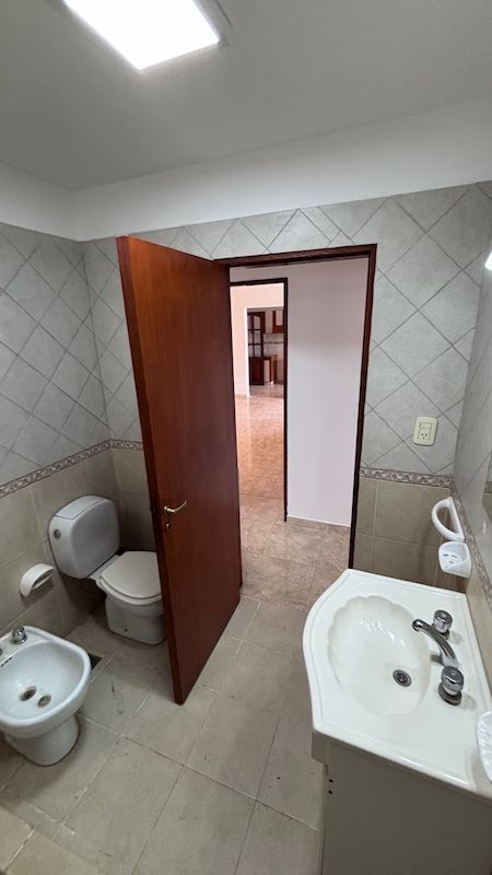 Casa en alquiler Mariano Moreno 3 ambientes